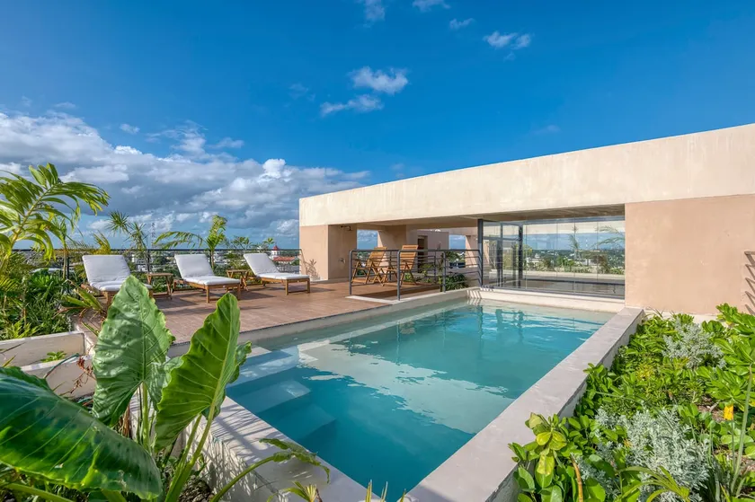 Private Pool Studios Near the Beach - Image 1
