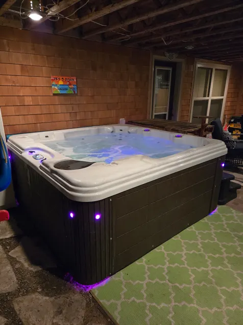 Welcome to your urban escape! with HOT TUB - Image 1