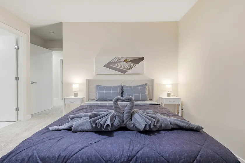Spacious 5 Bed | 3.5+ Baths | Double Garage - Image 1