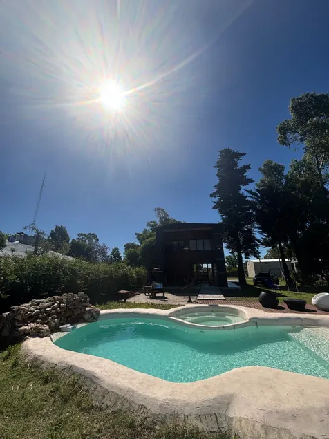 Country house with pool - Image 1