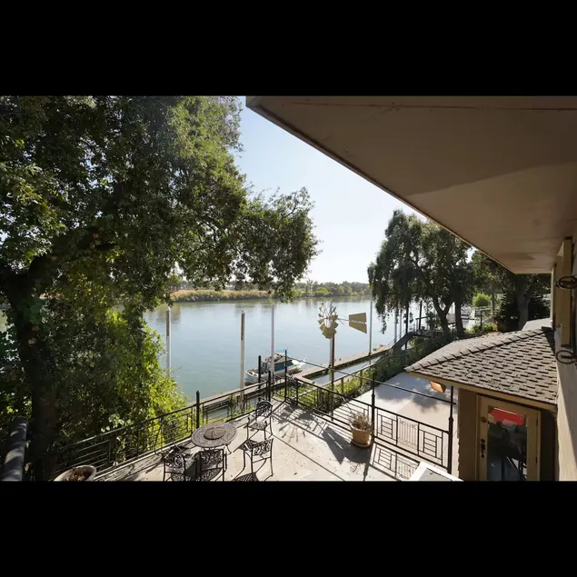 Spacious Riverfront Getaway & Views - Image 1