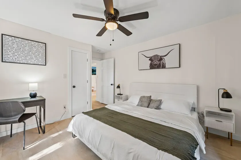 Modern 1BR King Bed Retreat Near Match Soccer Spot - Image 1