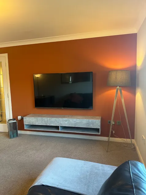 2 Bed Flat - Image 1