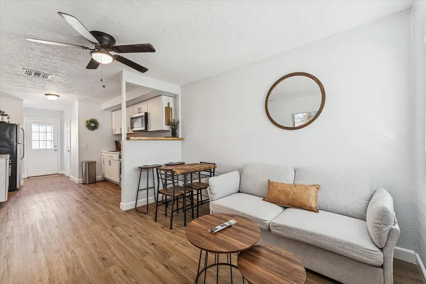 Downtown Chandler Escape – Walkable Location - Image 1