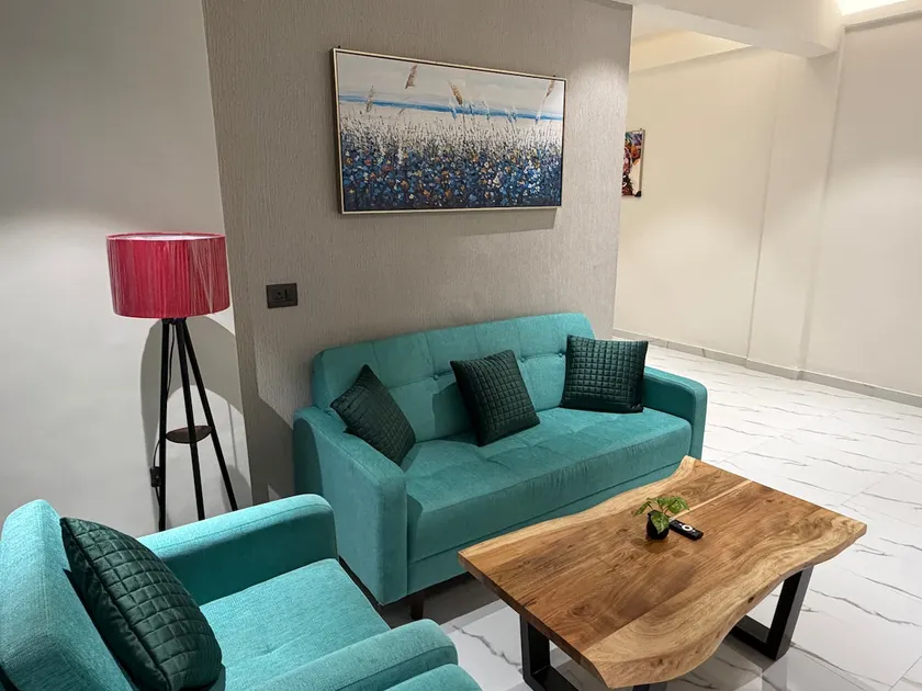 Verde: 1Bhk near Apollo Hosp | Furnished Spacious - Image 1