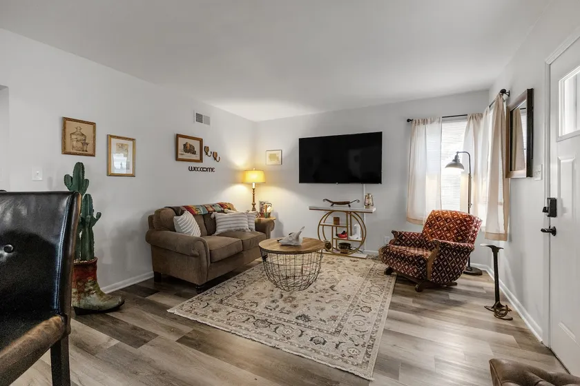 Pony Express 1BR | Pets OK + Laundry | Blue Door - Image 1