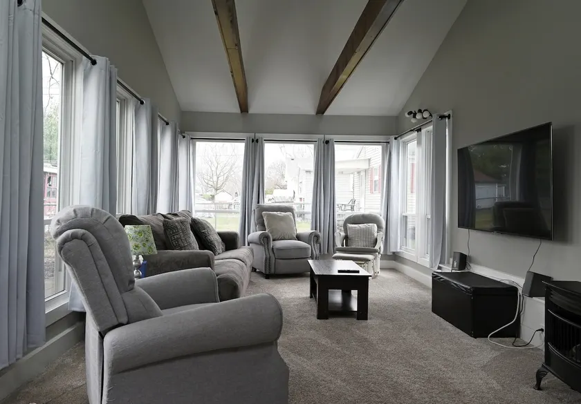 Ottawa Family Nest – Cozy, Fun & Fresh Eggs! - Image 1