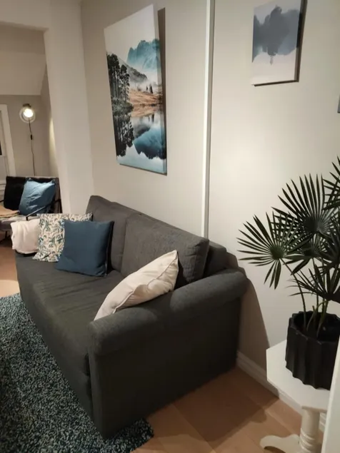 In the middle of the city, with garden and parking! - Image 1