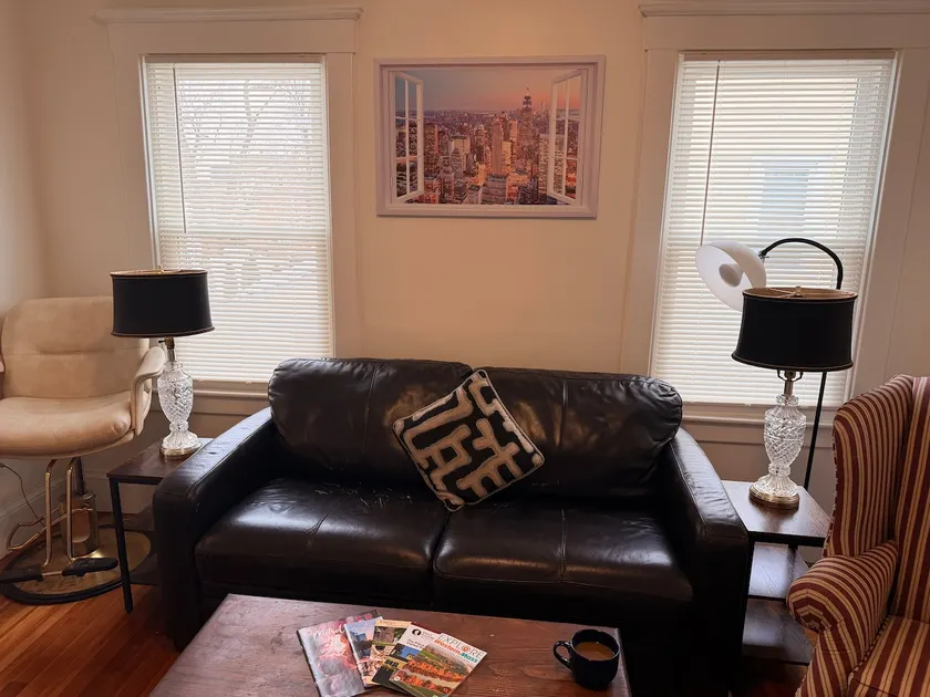 Private 2BR Apt. Bright & Cozy, Prime Location - Image 1