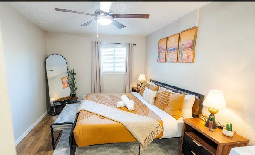 Tranquil 1/1 Bedroom Downtown Austin View - Image 1
