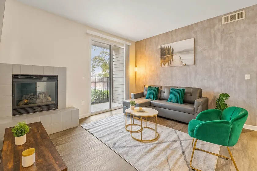 Luxury King Suite by the Lake - Entire Place - Image 1