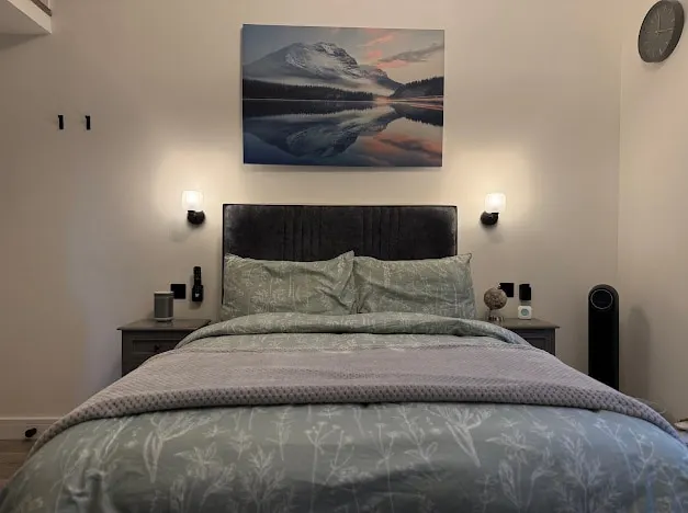 Brand new modern, quirky and stylish studio apartment - Image 1