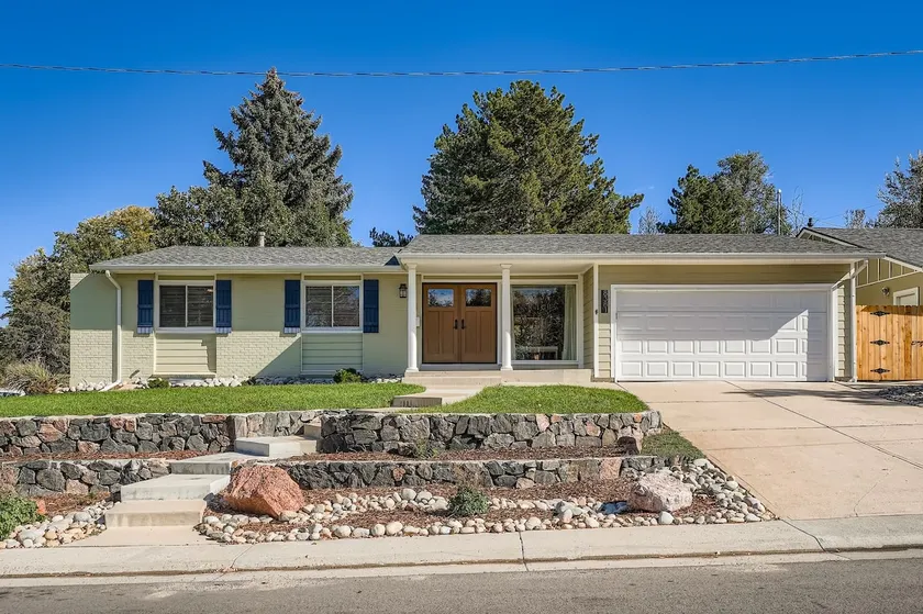 Bright and Cozy Ranch Style House Centennial - Image 1