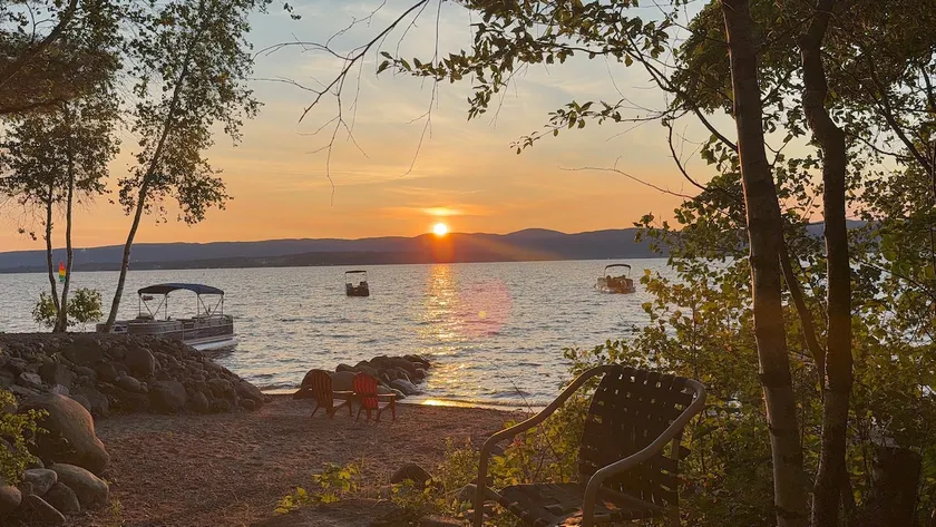 Cozy Fall Getaway on Great Sacandaga Lake - Image 1
