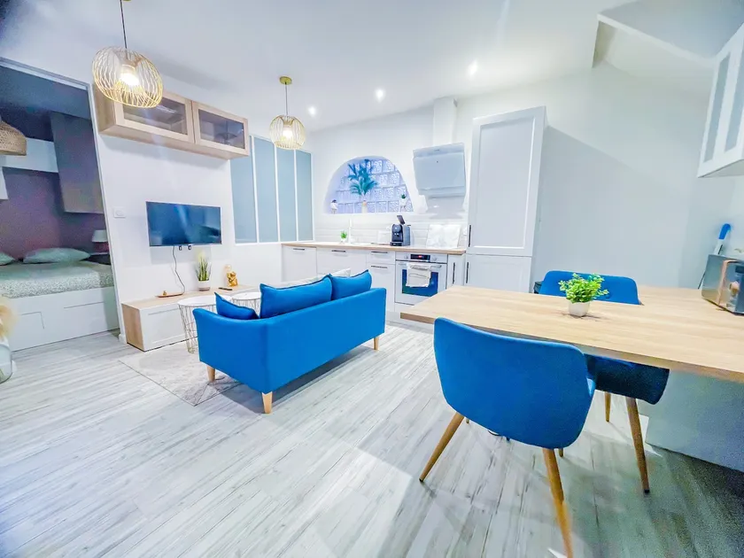 Modern apartment in the Thermal district - Image 1
