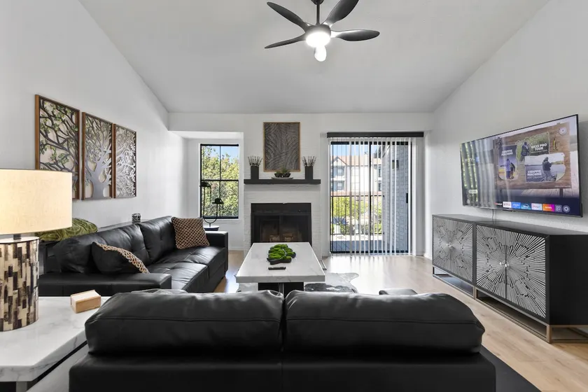 Modern Luxury Stay 1BDR w KGB the Heart of Houston - Image 1
