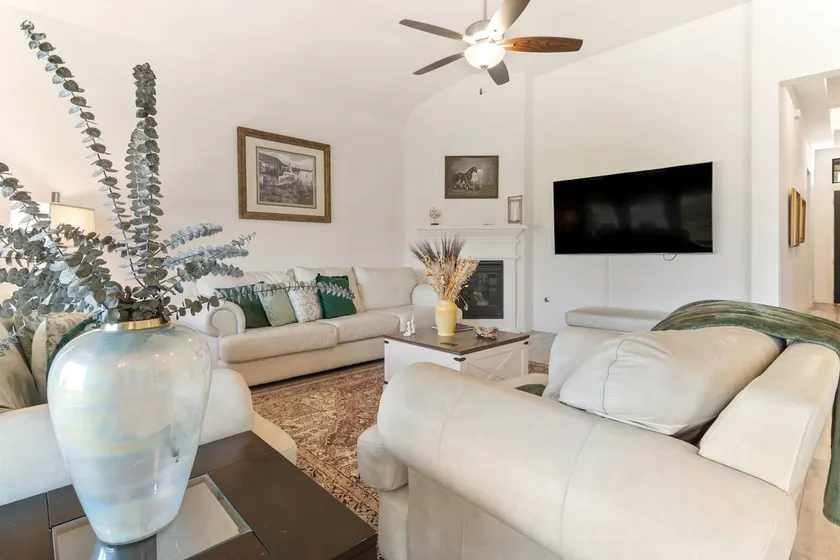Katy/Houston Getaway | 5 Beds • 2 Baths • Lakeview - Image 1