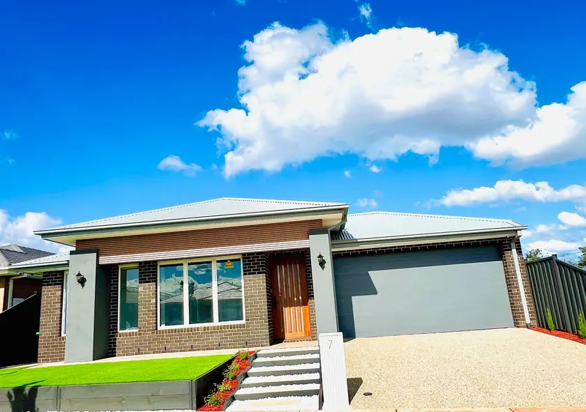 Elegant 4BR 4Bath Home with Pool Table & Netflix - Image 1