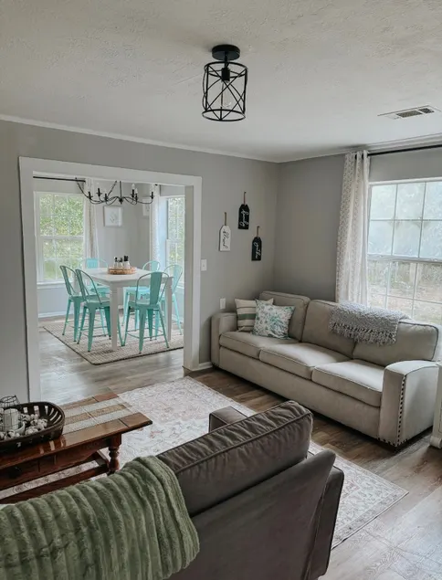 Coastal Farmhouse - Pet Friendly & Quiet Location - Image 1