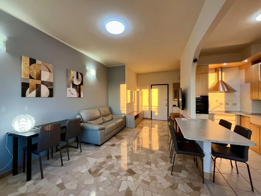 Fiera-Milan Area Three-Room Apartment with a View - Image 1