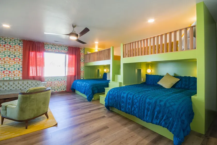 RETRO House - 5 King Beds - Image 1
