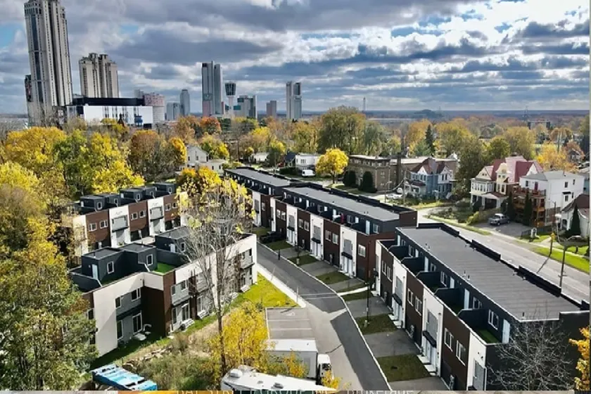 Bentley Commons Luxury 4 Bedroom Townhome - Image 1
