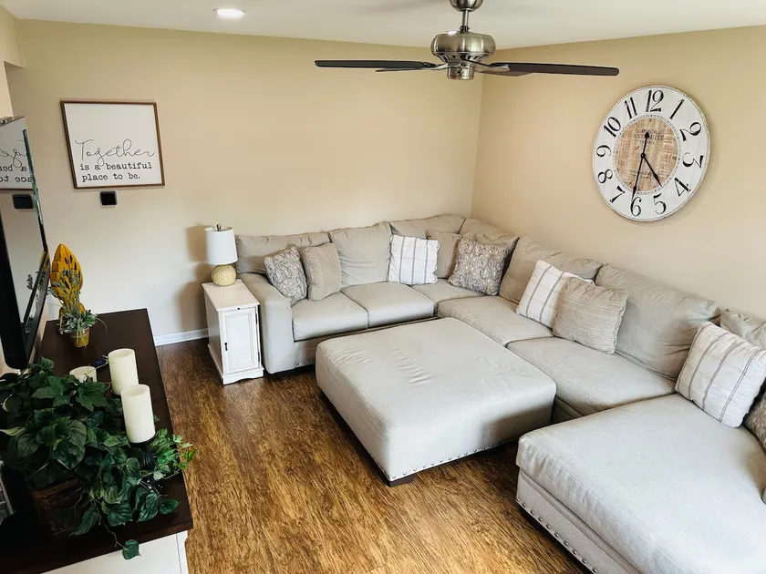 Cozy home in suburbs near Chicago - Image 1