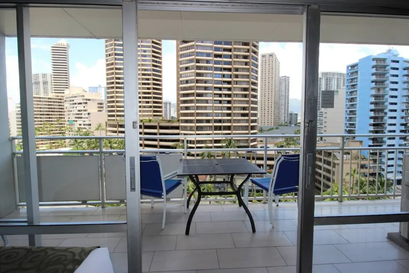 Waikiki - Resort amenities, walk to the beach! - Image 1