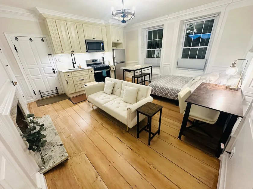 Hale Loft w/kitchen, bath, laundry next to PEA - Image 1