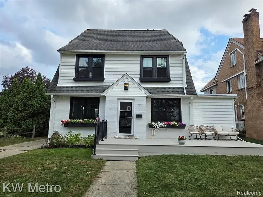 Recently Renovated 1924 DUTCH in Royal Oak - Image 1