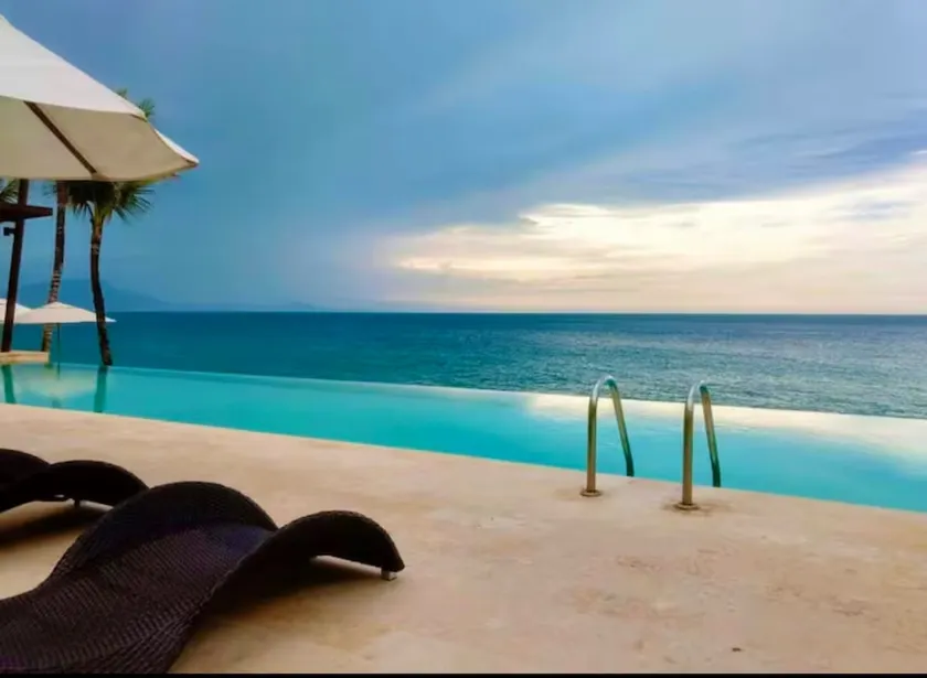 Infiniti Blu Family suite with private beach - Image 1