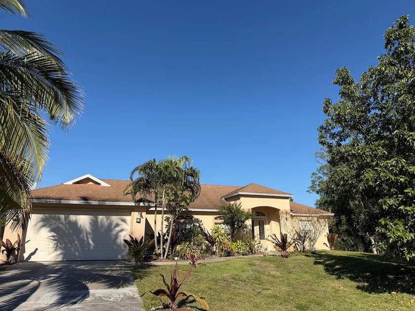 Quiet Naples retreat suite with pool - 1 or 2 bedrooms - Image 1