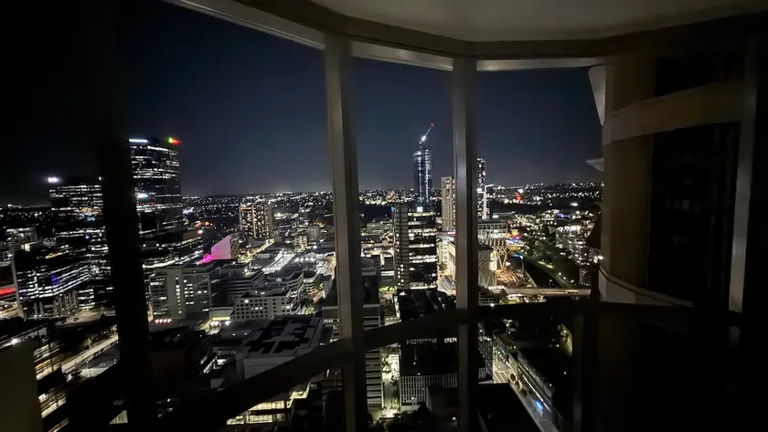 High Rise Luxury With Skyline Views - Image 1