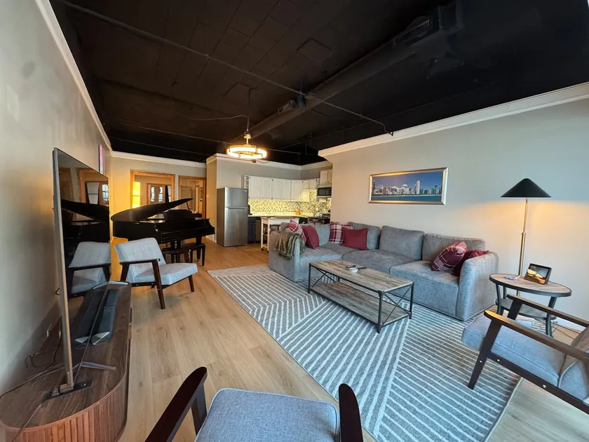 Avondale Creative Loft | King Bed•Games•Parking - Image 1