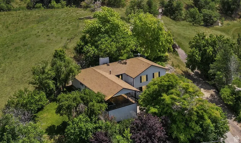 East Farmington Hideaway - Family Friendly Home - Image 1
