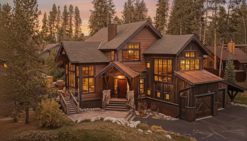 Alpine Mountain Lodge - Luxury Home w/ Hot Tub - Image 1