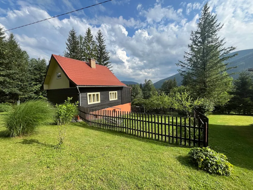 Log cabin in the Beskydy valley of Slavíč with a magnificent view - Image 1