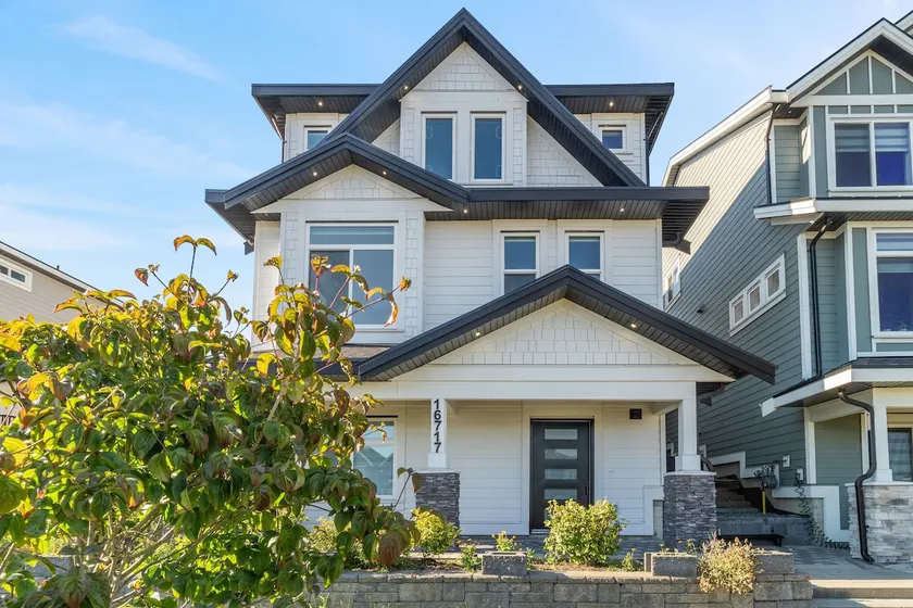 Luxe 5BR Home in White Rock • Sleeps 10 - Image 1