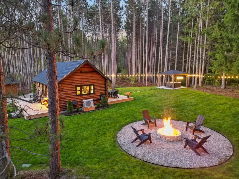Luxury Couples Retreat W/Hot Tub in Traverse City! - Image 1