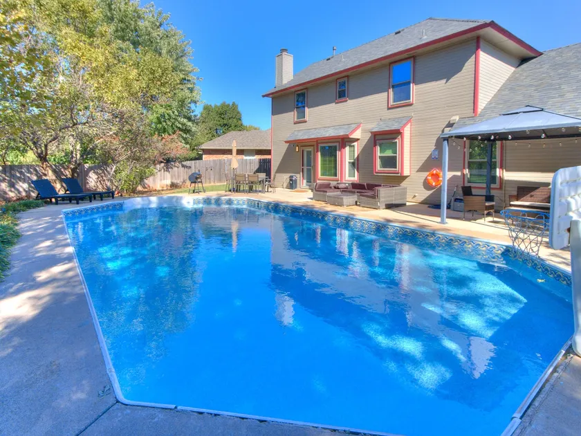 The Waters Edge - Calm Retreat w/ Pool, Sleeps 13 - Image 1