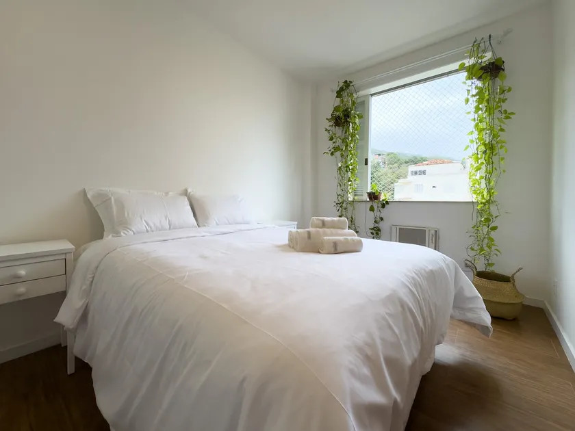 2 Quiet bedrooms just steps from the beach - Image 1
