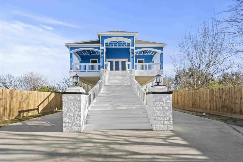 Family-Friendly Coastal Retreat - Image 1