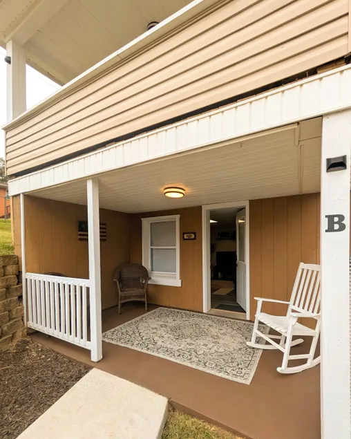 Private Parking & Nature View - Image 1