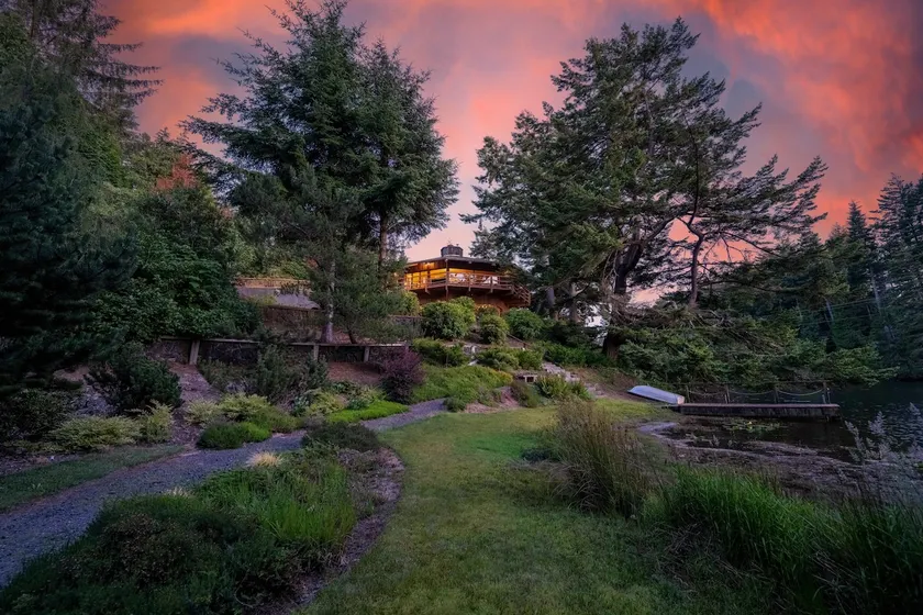 Lakefront Compound - HotTub+Pool Table+Kayaks - Image 1
