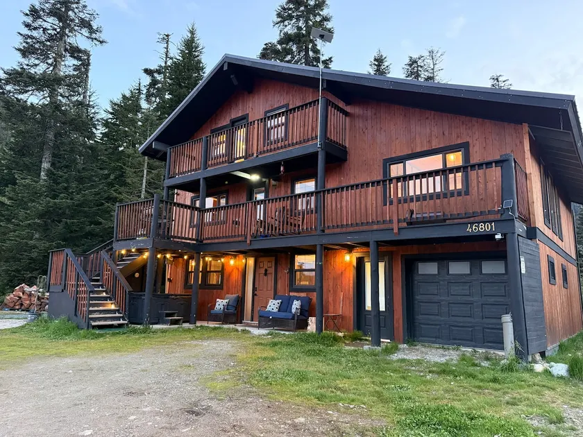 Alpine Retreat|Fireplace, Forest Views&Cozy Charm - Image 1