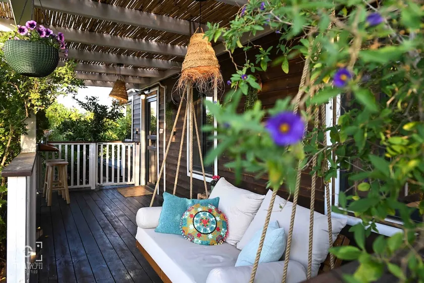 Almond Cabin - Image 1