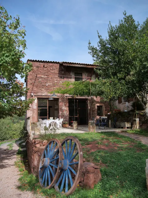 Domaine des Pierres Rouges – family home - Image 1