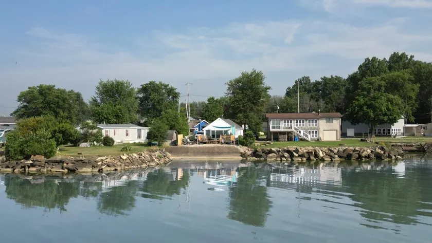Waterfront Sandusky Bay Cottage w/Sunset Views - Image 1