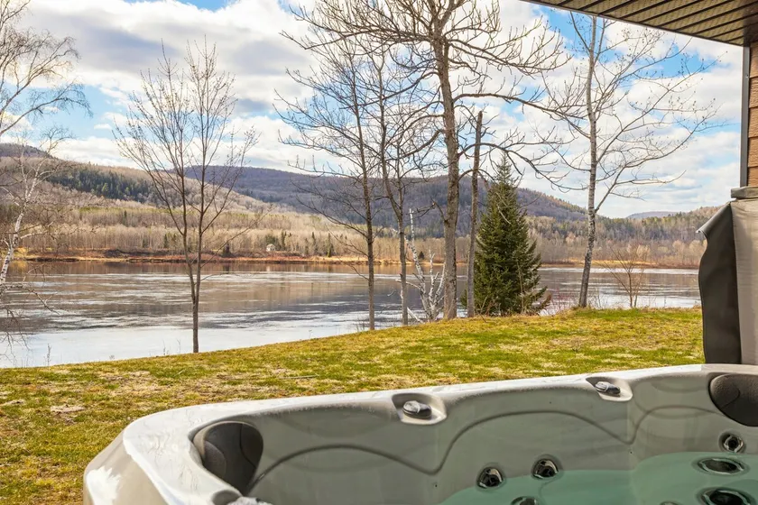 Cottage LE ST-MO with hot tub - pet friendly - Image 1