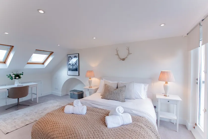 Oxford 3-Bed House | Walk to City | 2 Bathrooms - Image 1